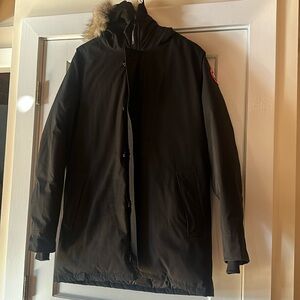 Men’s Canada Goose Chateau Parka with fur hood!